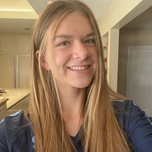 Meet your Posher, Elise